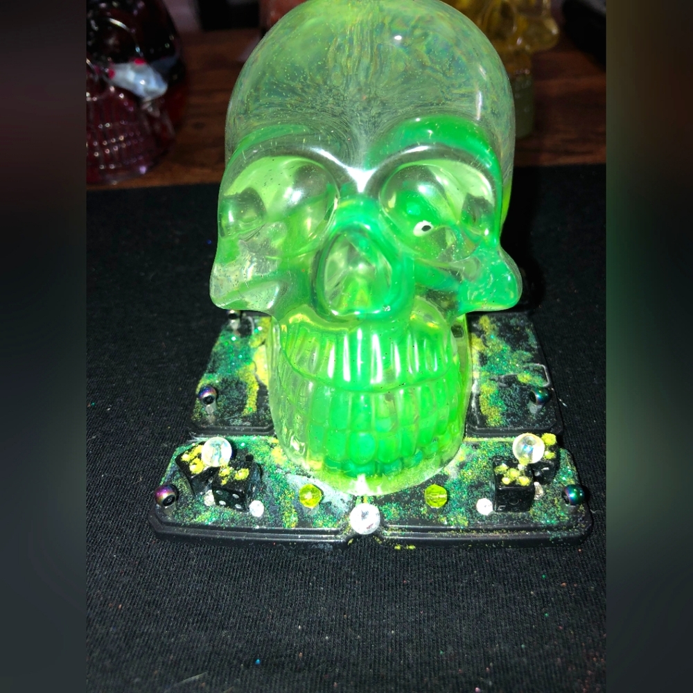 Resin skull